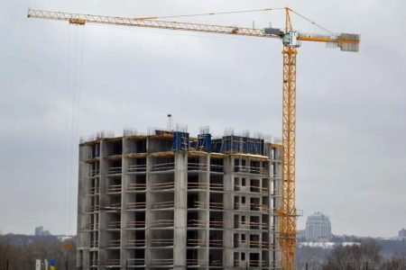 جرثقیل‌های خطرآفرین طرح بلاتکلیف کیو خرم‌آباد جمع‌آوری شد