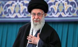 روایاتی از ایستادن رهبری پای رأی مردم