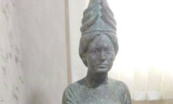 قاچاقچی مجسمه ۲۰۰۰ ساله باستانی دستگیر شد