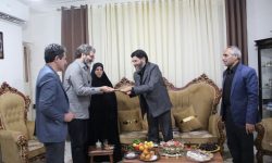تقدیر از نمایشنامه‌نویس و کارگردان دلفانی