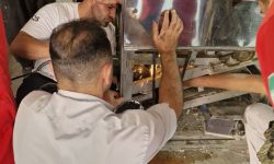 رهاسازی دست یک کارگر نانوایی در دستگاه خمیرگیر