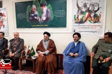 تبیین دستاوردهای انقلاب در برابر تبلیغات دشمن ضروری است