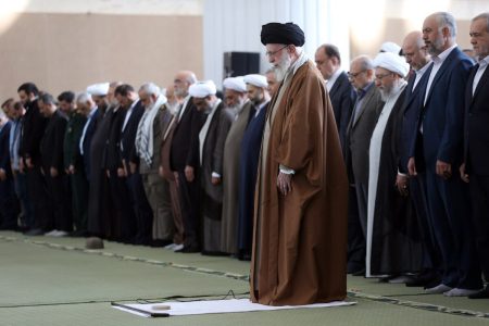 اقامه نماز عید فطر به امامت رهبر انقلاب
