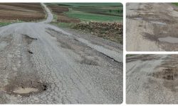 وضعیت اسفناک جاده ارتباطی روستای های دلفان/ آسفالت دو ساله به ویرانه تبدیل شد!