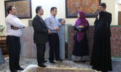 دیدار معاون هنری وزیر ارشاد با هنرمند ابداع کننده سبک قطاشی در لرستان