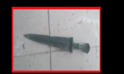 کشف خنجر باستانی در دورود