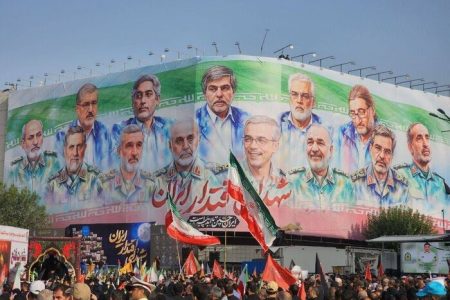 وداع مردم تهران با قهرمانان مقاومت؛تشییع پیکر ۶۰ شهید اقتدار