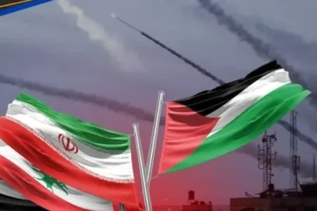 ایستاده در میدان