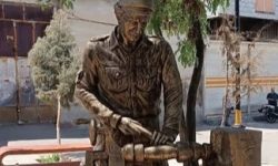 نصب ۲ نماد صنایع دستی در بازار تاریخی بروجرد