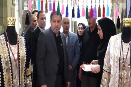گشایش نمایشگاه دست سازه های بانوان کارآفرین در خرم‌آباد