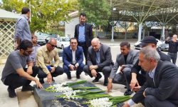 غبارروبی مزار خبرنگار شهید «محمود صارمی» در بروجرد