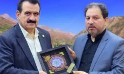 تقدیر از مدیر شعب بانک ملی لرستان به پاس پشتیبانی از طرح‌های خوداشتغالی
