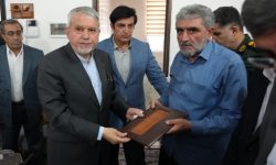 دیدار وزیر میراث فرهنگی با خانواده شهید اقتدار در خرم‌آباد