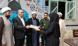تجلیل از سرپرست کتابخانه‌های عمومی لرستان در جشنواره «خاتم»