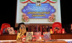 اهدای ۳۰۰ بسته نوشت افزار به دانش‌آموزان خانواده‌ زندانیان در لرستان
