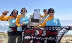 صعود غرورآفرین بانوان کوهنورد لرستانی بر فراز «ارفه‌کوه»