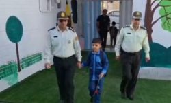 بدرقه پدرانه فرزند شهید شکرزاده از خانه تا مدرسه+فیلم