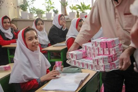 شیر رایگان بین ۱۶۴ هزار دانش‌آموز لرستانی توزیع می‌شود
