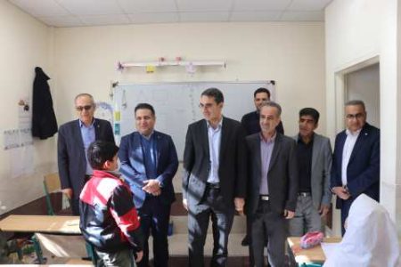 اهدای بسته‌های کمک‌آموزشی بانک مهر ایران به دانش‌آموزان مناطق کم‌برخوردار لرستان