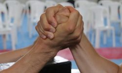 تریبون مقدس قانون گذاری را فدا نکنید