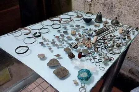 کشف ۱۹۳ قطعه شی باستانی در خرم‌آباد