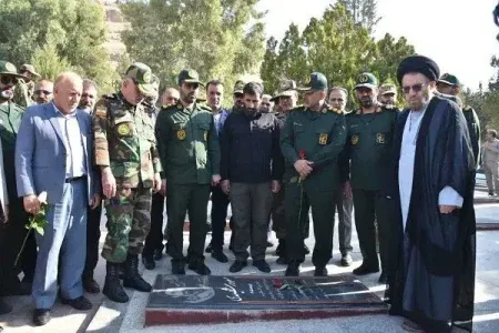 گلزار شهدای خرم‌آباد گلباران و عطرافشانی شد