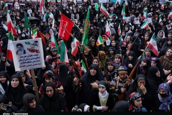 زنان لرستان ستون مقاومت و پایداری جامعه هستند