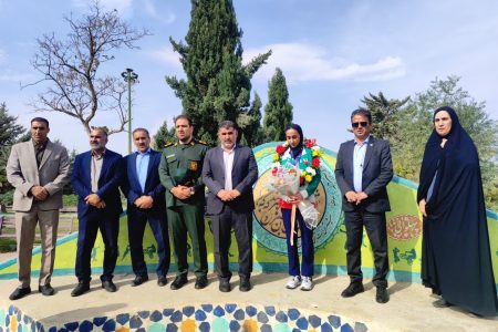 استقبال از بانوی مدال‌آور کاراته جهان در لرستان