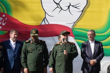 مردم لرستان در هر سه دفاع مقدس سرافرازانه پای کار کشور آمدند