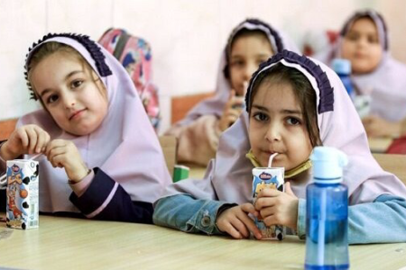 توزیع ۳۰ نوبتی شیر و بیسکویت در مدارس لرستان