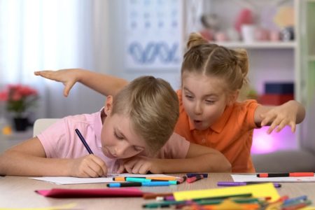 توصیه‌هایی برای والدین کودکان بیش فعال و کم توجه