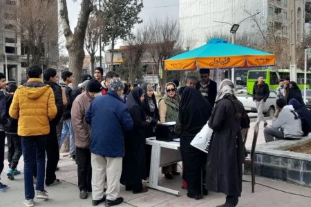 ارایه خدمات همراه اول و توزیع سیم کارت هدیه در مسیر راهپیمایی۲۲ بهمن