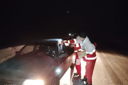 نجات ۲۱ مسافر گرفتار در کولاک گردنه گاماسیاب