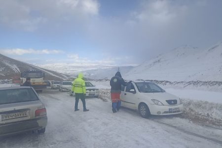 امدادرسانی به ۱۱۰ مسافر گرفتار در برف و کولاک دلفان
