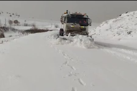 ویدیو|برف روبی راههای روستایی محور بروجرد_اراک