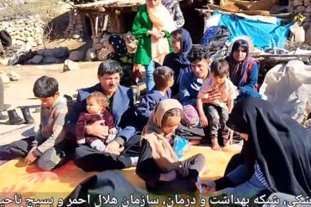 اعزام تیم پزشکی به روستای دورافتاده لیروک با بالگرد+فیلم
