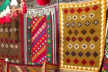برپایی نوروزگاه در پلدختر با عرضه صنایع‌دستی و سوغات محلی
