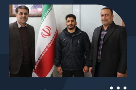 قهرمان کشتی ۲ زندانی لرستانی را آزاد کرد