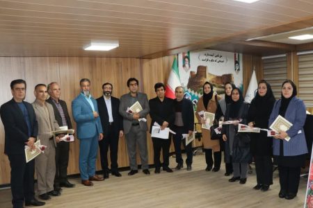 تجلیل از خانواده های شهدا و ایثارگران تأمین‌اجتماعی لرستان+تصاویر