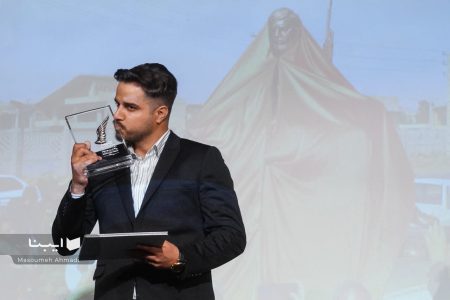 هنرمند خرم‌آبادی تندیس تصویر سال ایران را کسب کرد