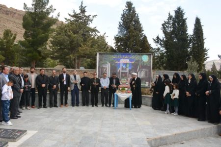 تحویل سال نو در جوار شهدا