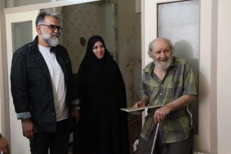 عیادت رئیس بسیج هنرمندان کشور از هنرمند پیشکسوت لرستانی