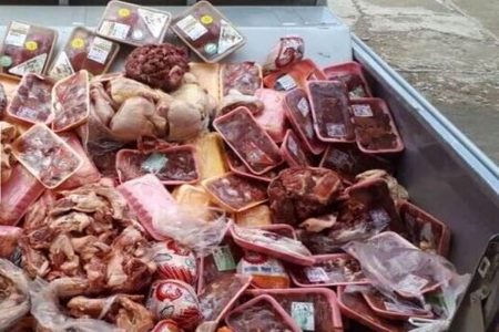 کشف گوشت فاسد از یک فروشگاه زنجیره‌ای در خرم‌آباد