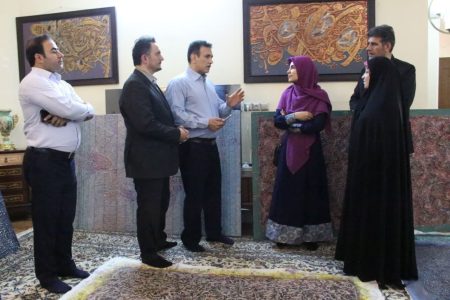 دیدار معاون هنری وزیر ارشاد با هنرمند ابداع کننده سبک قطاشی در لرستان