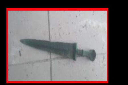 کشف خنجر باستانی در دورود