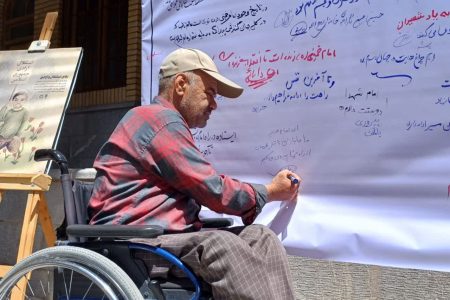 برپایی ایستگاه دل‌نوشته «امام خوب من،برایت می‌نویسم» در خرم‌آباد+تصاویر