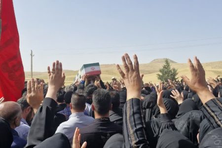 برگزاری آیین وداع و خاک‌سپاری شهید «سعید اسدی» در دلفان