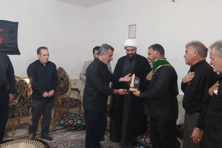 خادم هیئت سینه‌زنی اباعبدالله الحسین(ع) خرم‌آباد تکریم شد+تصاویر