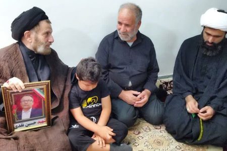 دیدار نماینده ولی فقیه در لرستان با خانواده های شهدای مدافع وطن در بروجرد+تصاویر