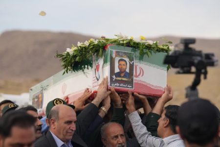 فیلم |پیکر شهید دیگری در دلِ خاک های لرستان آرام گرفت